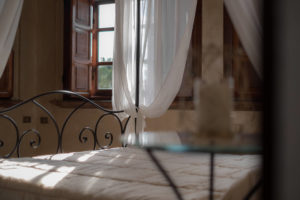 foto letto baldacchino villa