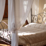 immagine letto matrimoniale villa
