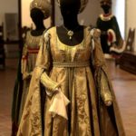 foto abito carnevale oro