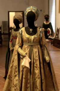 foto abito carnevale oro